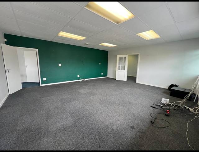 275M² OFFICE TO LET IN FERNDALE